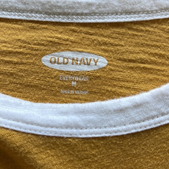 Old Navy T-shirt - Picture 2 of 2